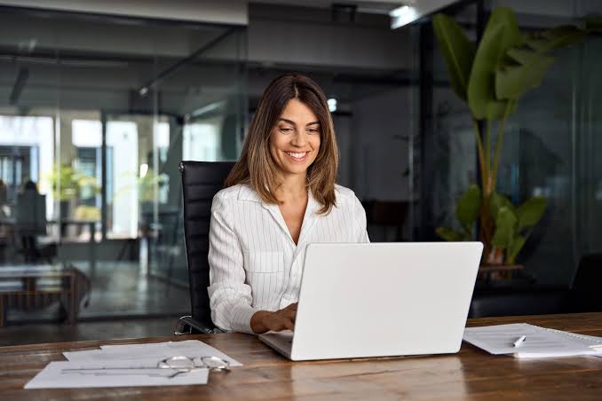 Choosing an AI Course for Administrative Professionals: What Actually Matters